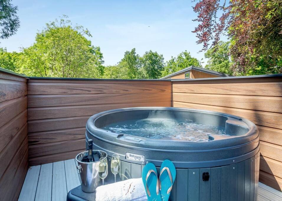 V28 - The Lookout With Hot Tub Villa Bangor Kültér fotó